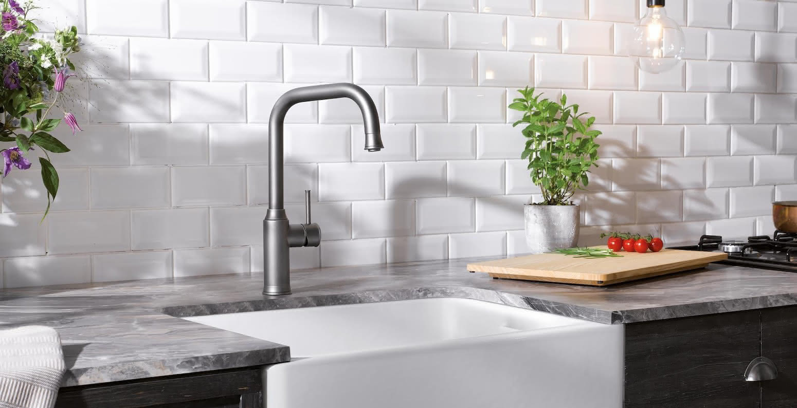 grifo-de-cocina-caño-alto-color-gris-industrial-fabricante-blanco-modelo-livia